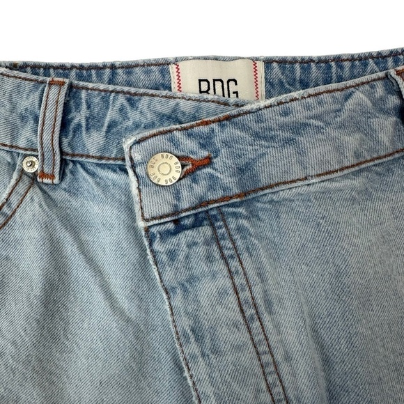 BDG Asymmetrical A-Line Cutoff Denim Short, 29 - Picture 5 of 12